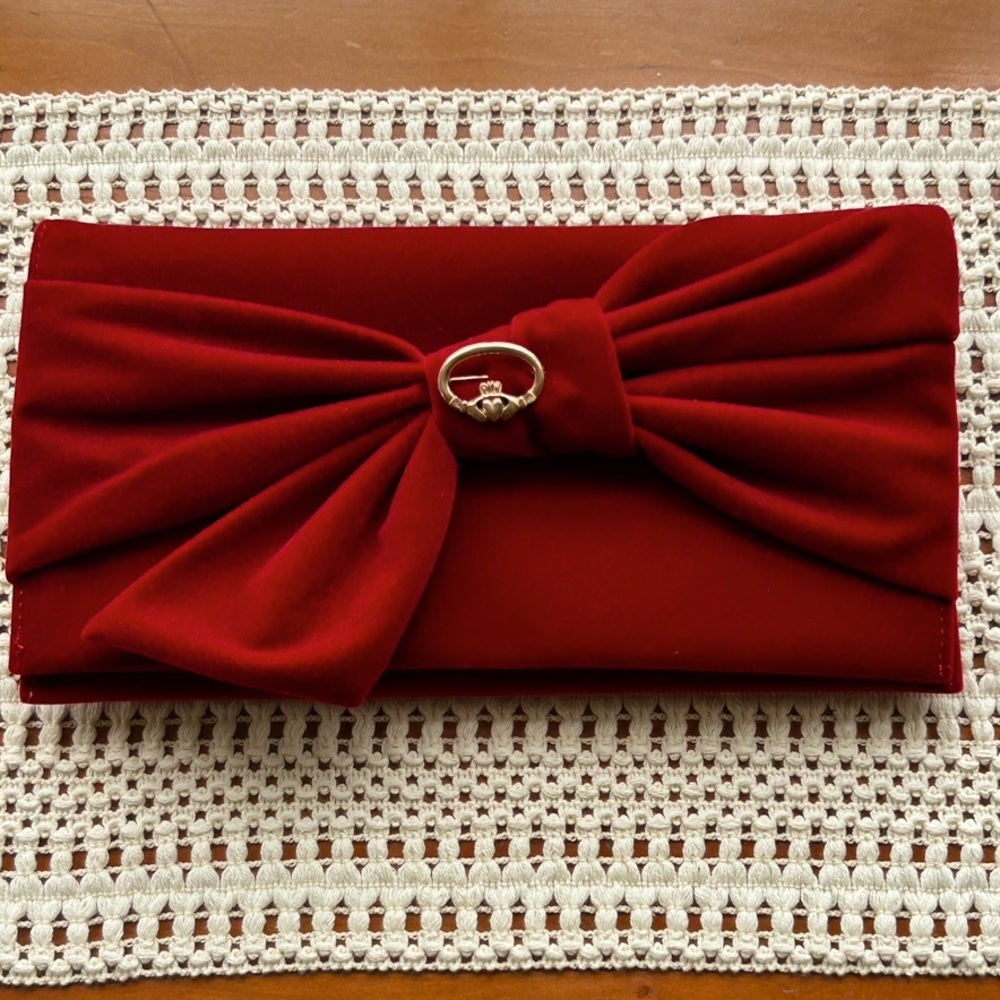 BURGUNDY Bow Bag Dark Red Claddah Gold Broach Pin Detail Gold Link Chain EUC